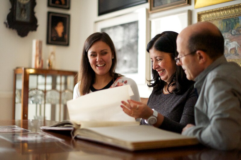 DNA match sharing photos with family.