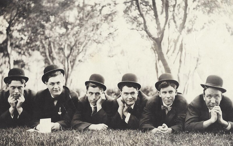 Men from 1910 wear hats, an essential fashion accessory of the time