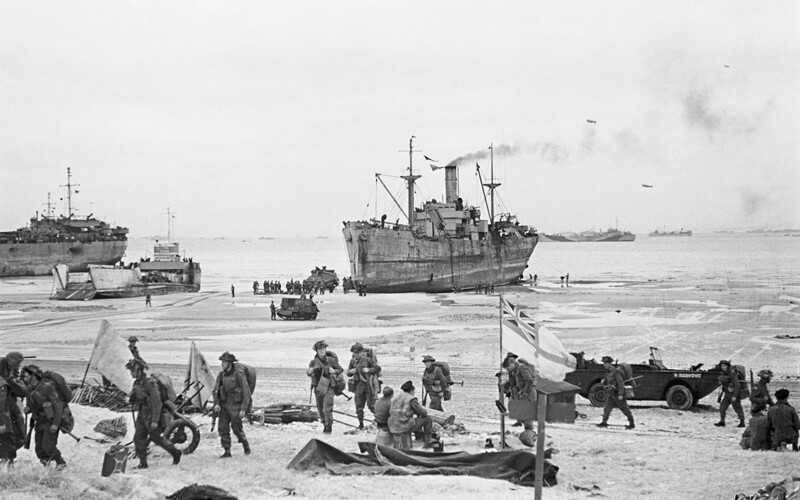 Ships landing on D-Day