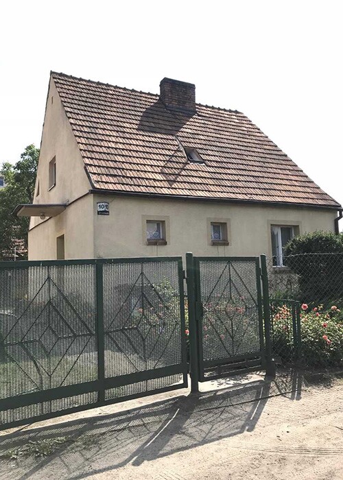 This is the original home of Todd’s ancestor, Joseph Moses Rosenbaum. Todd was able to visit and take the picture while he was on a speaking engagement in Warsaw. Fordon has grown now from 700 to 7000 people. 