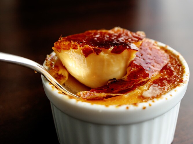 creme brulee, a french dessert