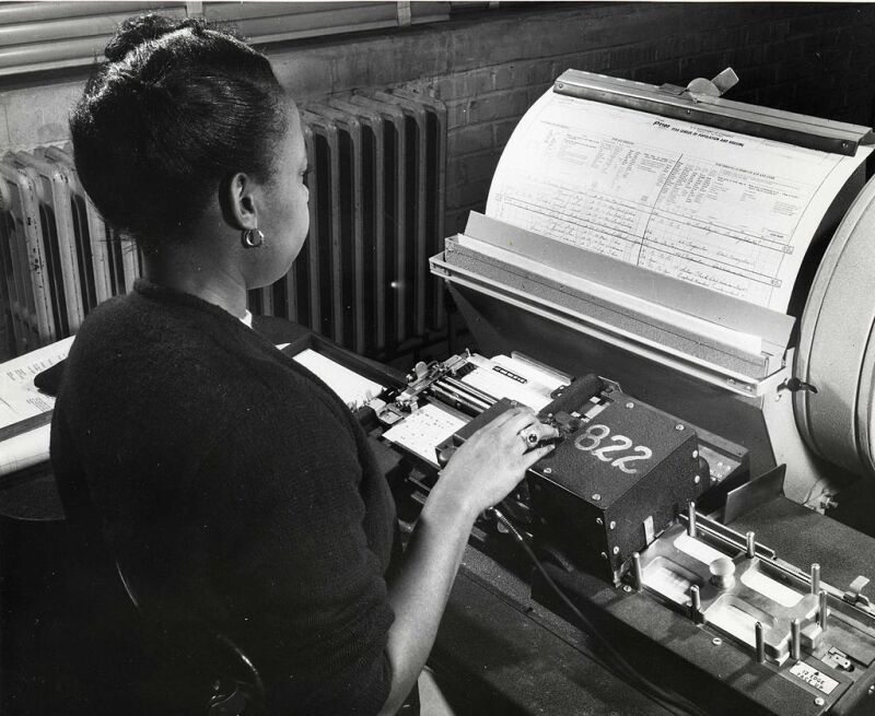 Woman using a census machine in 1950.