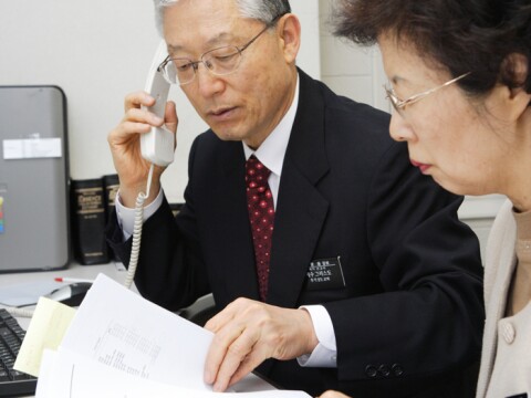 couple-missionary-searching.jpg