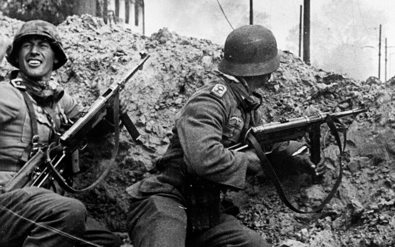 Soldiers at the battle of stalingrad behind rubble