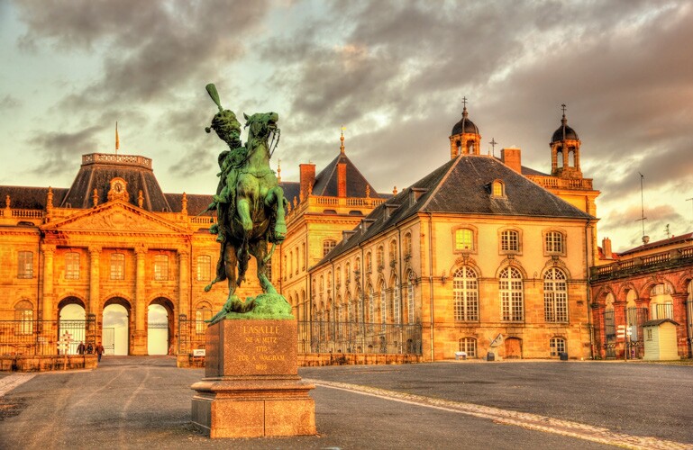 A french monument to lasalle