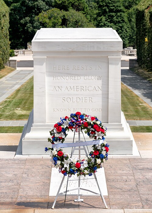 Side of the Tomb of the Unknown Soldier with a wreath in front of it.