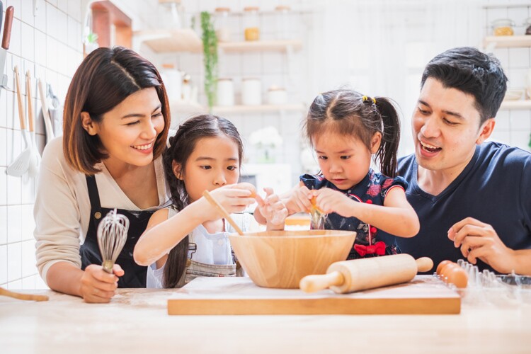 A family bakes together for father's day.
