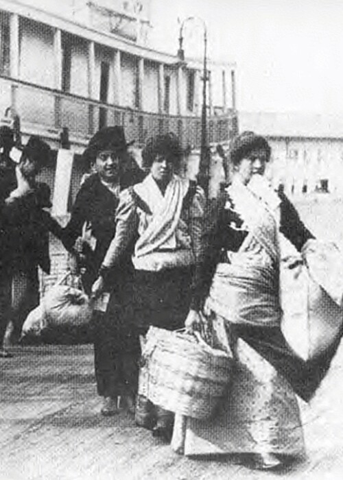 Early Irish immigrants disembarking a ship.