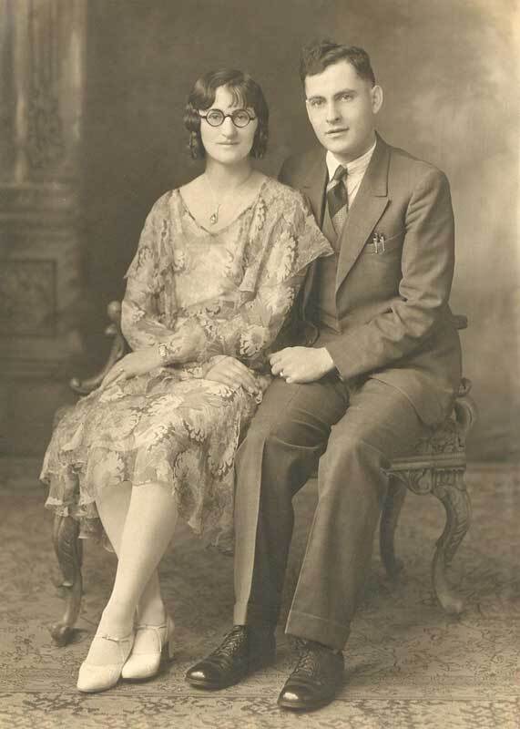 1930s fashion couple